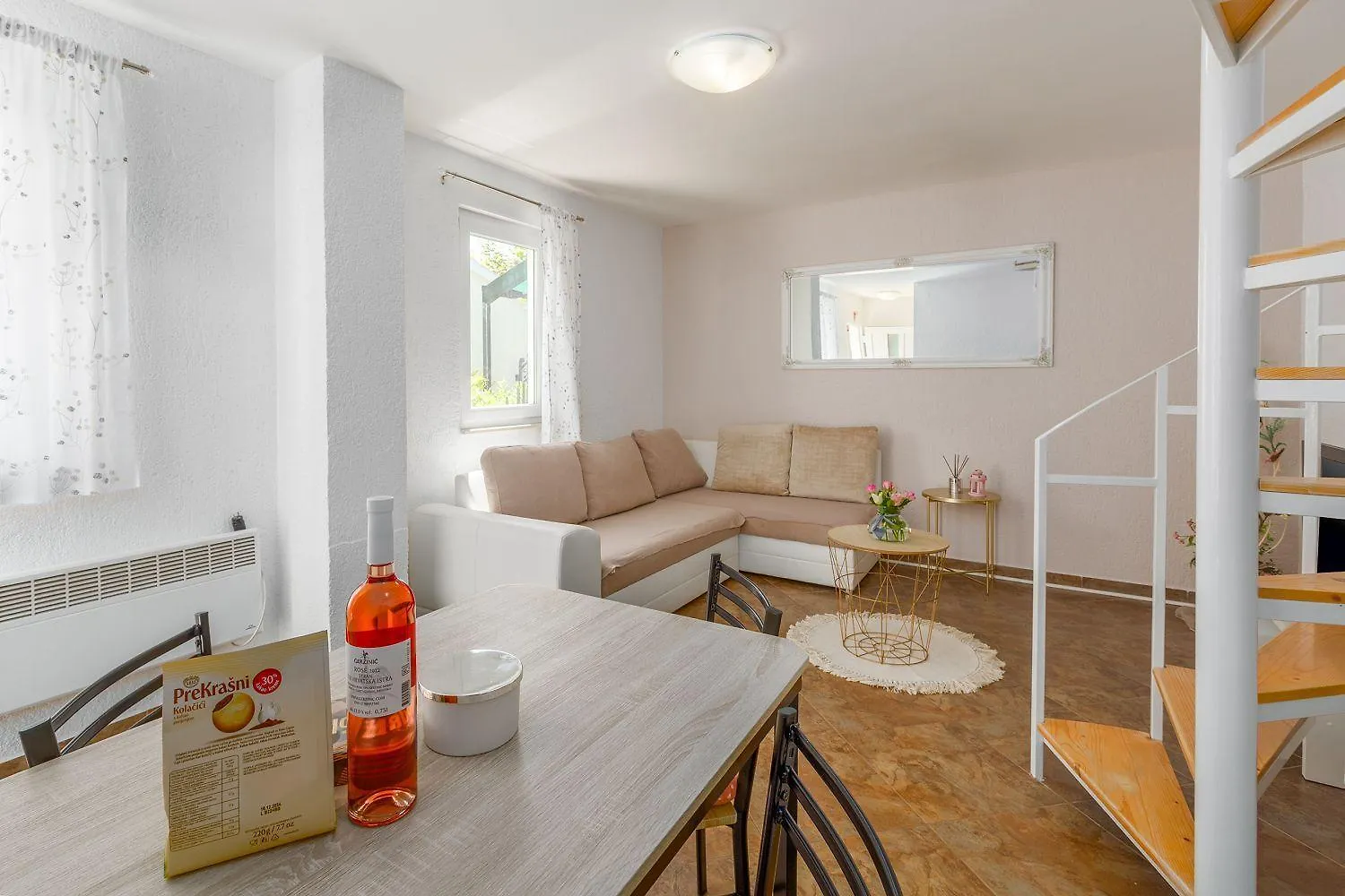 Besonderes Apartment Mit Eigener Galerie Im Dachgeschoss - Nur Wenige Minuten Zum Strand Porec Croatia