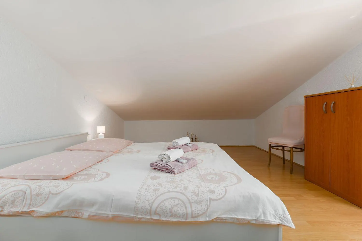 Besonderes Apartment Mit Eigener Galerie Im Dachgeschoss - Nur Wenige Minuten Zum Strand Porec