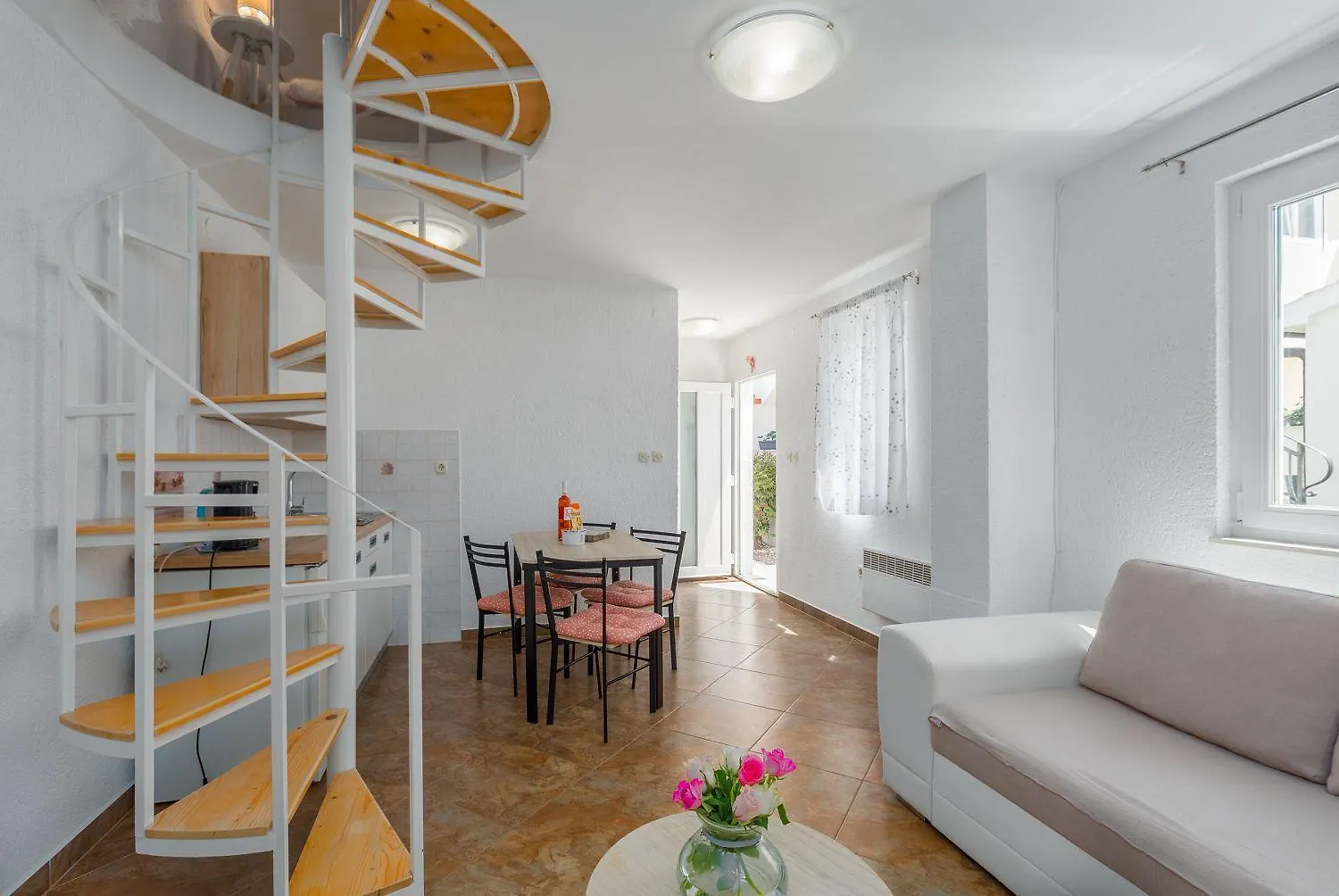 Besonderes Apartment Mit Eigener Galerie Im Dachgeschoss - Nur Wenige Minuten Zum Strand Porec Croatia